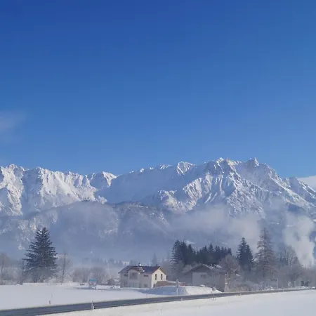 Bauernhof Grieslehen Bed & Breakfast *