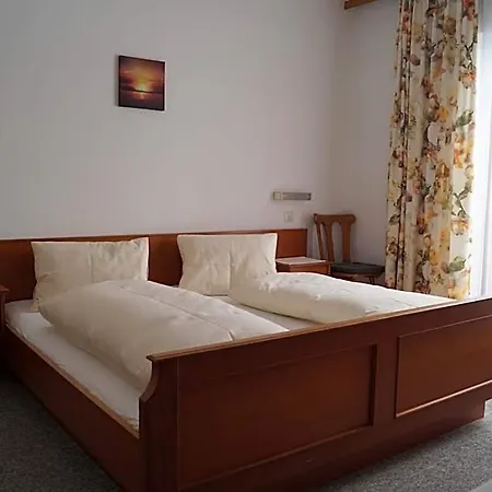 Bauernhof Grieslehen Bed & Breakfast 3*